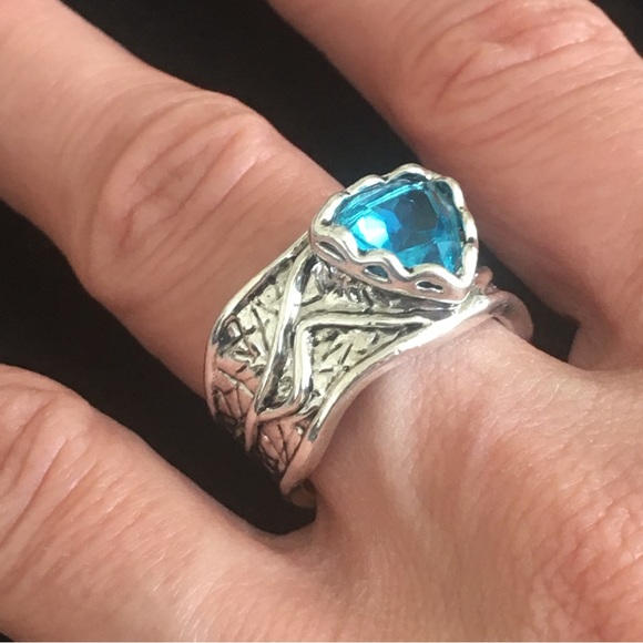 Bohemian Vintage Style Clear Blue Gemstone Fashion Ring - Picture 2 of 6